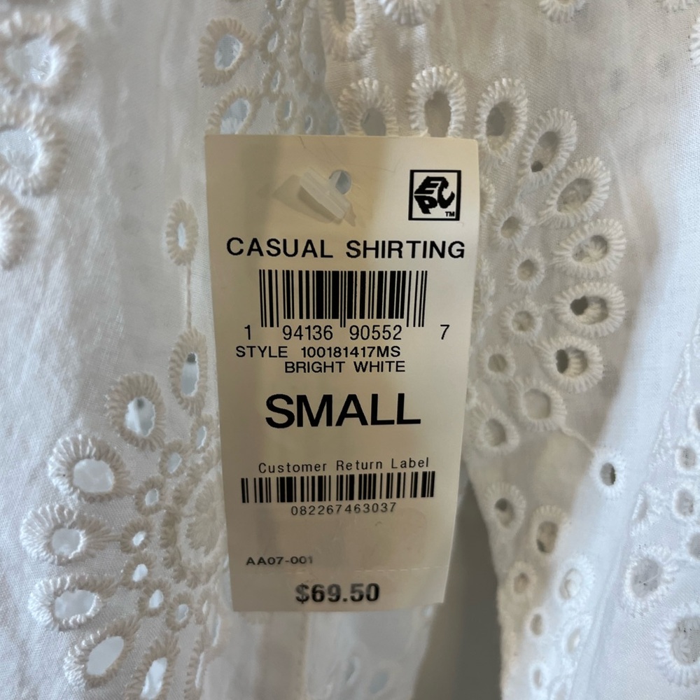 NWT ON 34th Bright White Eyelet Women's Casual Shirt Small - Picture 8 of 10